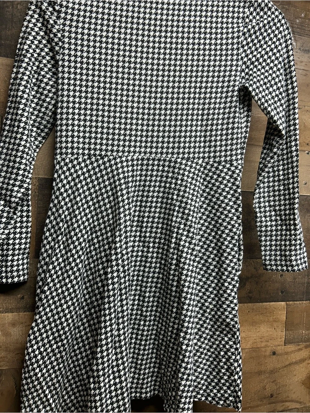 Old Navy Black & White Houndstooth Long Sleeve Fit-and-Flare Dress